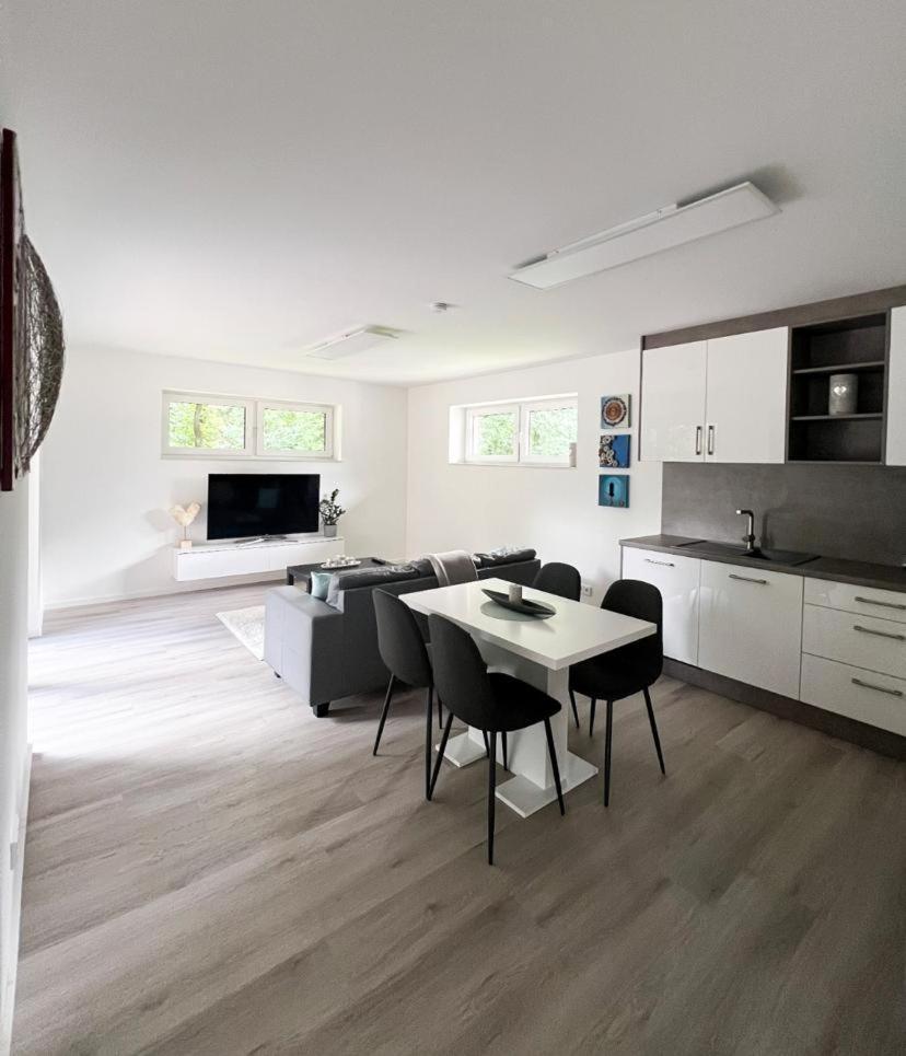 Ferienwohnung: Waldblick Hatten エクステリア 写真